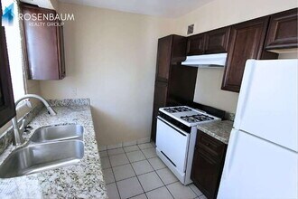 565 S Hobson in Mesa, AZ - Foto de edificio - Building Photo