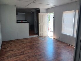 951 N Auburn Ave in Farmington, NM - Building Photo