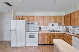 4802 Tudor Dr in Cape Coral, FL - Building Photo - Building Photo