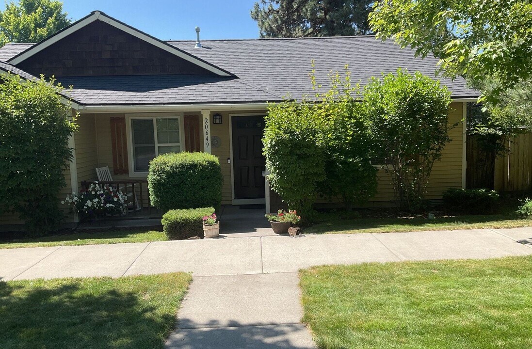 20649 Cherry Tree Ln in Bend, OR - Building Photo