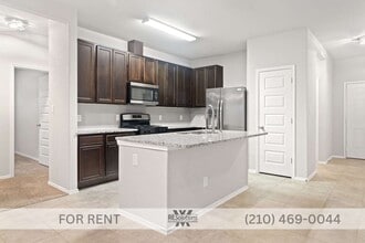 5526 Daniel Wy in Saint Hedwig, TX - Building Photo - Building Photo