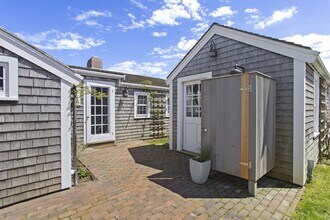 9 Lily St in Nantucket, MA - Building Photo - Building Photo