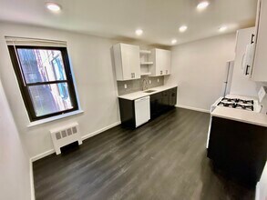 1011 Avenue C in Bayonne, NJ - Building Photo - Building Photo