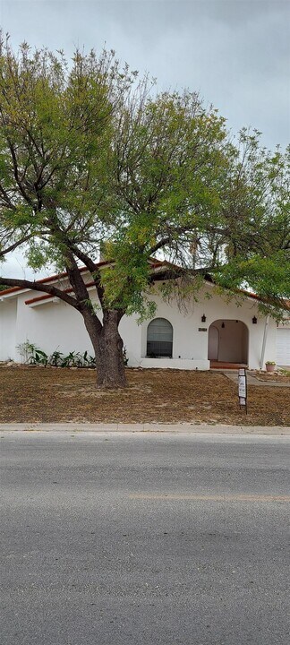 2409 N Main St in Del Rio, TX - Building Photo