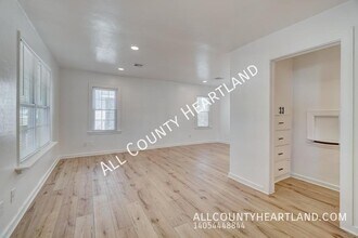 208 W Kittyhawk Dr in Midwest City, OK - Building Photo - Building Photo