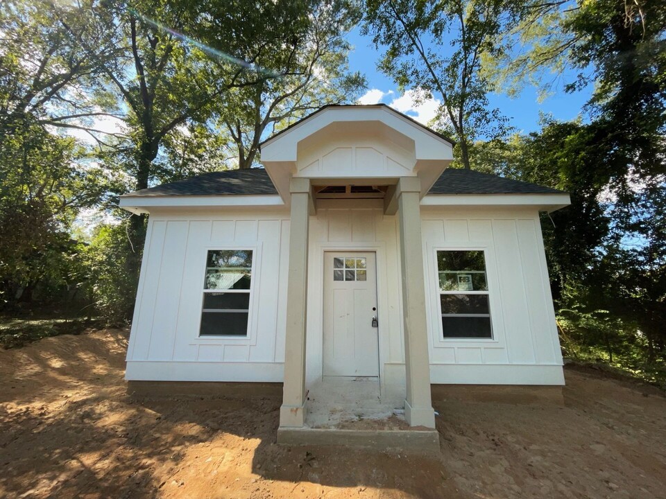 185 S Barnett Shoals Rd in Athens, GA - Building Photo