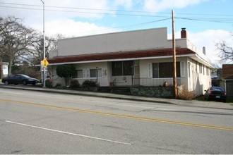 Pioneer Apartments in Oak Harbor, WA - Building Photo - Building Photo