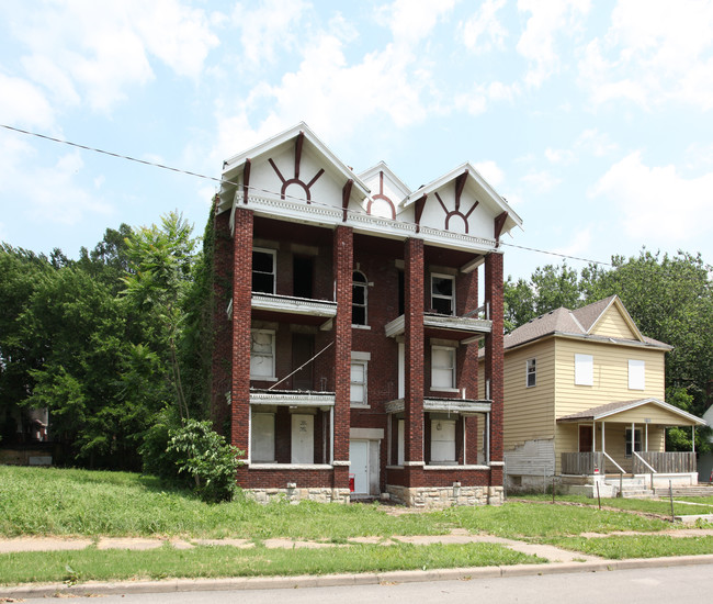 Park Ave Apartments in Kansas City, MO - Building Photo - Building Photo