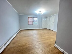 678 Audrey Dr, Unit 2 in Rahway, NJ - Building Photo - Building Photo