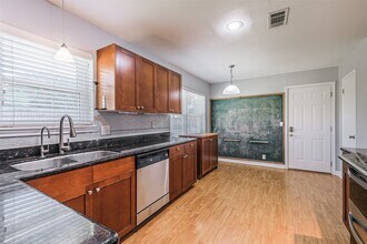 12919 Westella Dr in Houston, TX - Building Photo - Building Photo