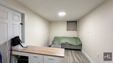 798 Miller Ave in Brooklyn, NY - Foto de edificio - Building Photo