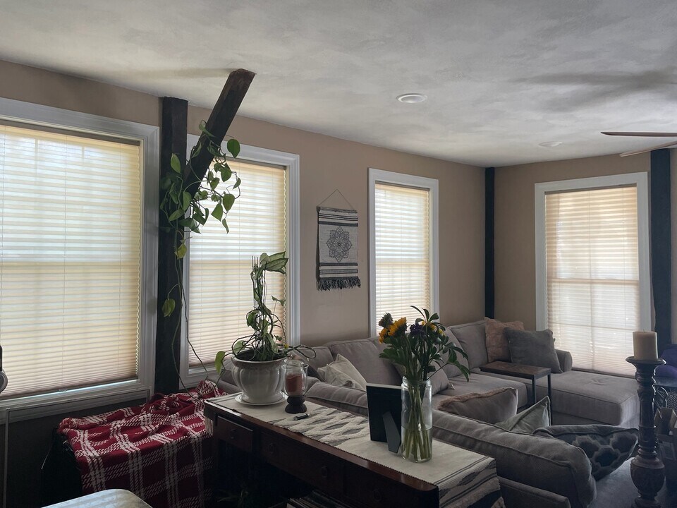 3206 East Ave in Central Square, NY - Building Photo