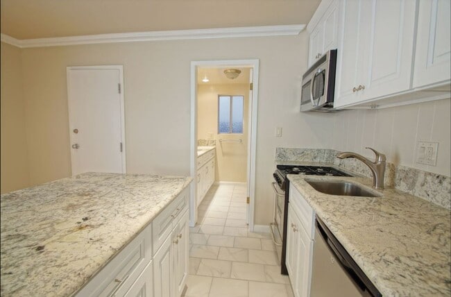 320 34th St in Manhattan Beach, CA - Building Photo - Building Photo
