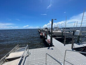 2100 W Beach Dr in Panama City, FL - Building Photo - Building Photo