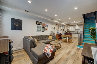 905 Watkins St in Philadelphia, PA - Building Photo - Building Photo