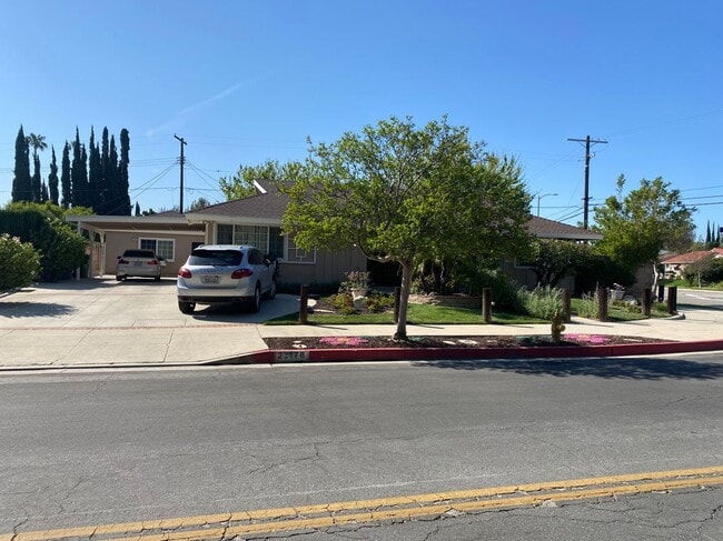 23176 Jonathan St in Los Angeles, CA - Building Photo - Building Photo