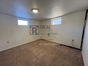 916 E Flint St in Laramie, WY - Building Photo - Building Photo