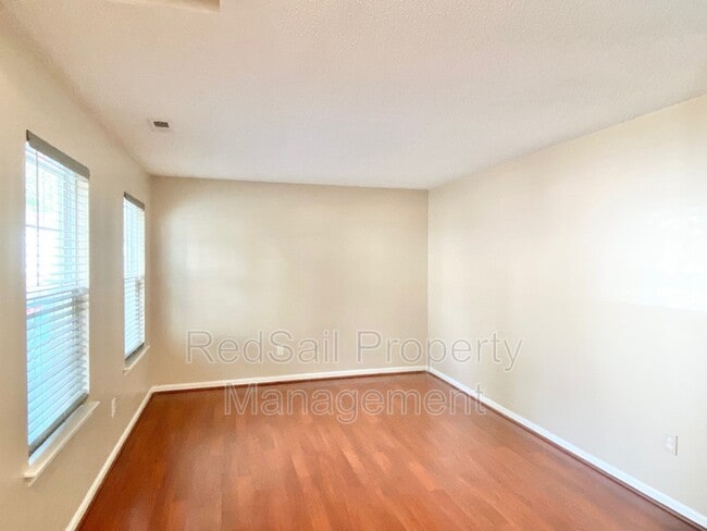 204 Gate House Rd in Newport News, VA - Building Photo - Building Photo