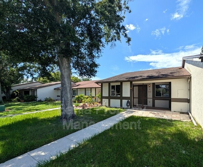 2275 Alden Ln in Palm Harbor, FL - Building Photo - Building Photo