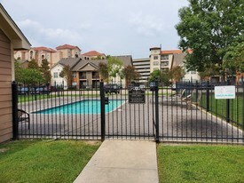 710 E Boyd Dr, Unit 306 in Baton Rouge, LA - Building Photo