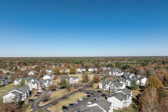 Laurel Oaks Condos in Glen Allen, VA - Building Photo - Building Photo