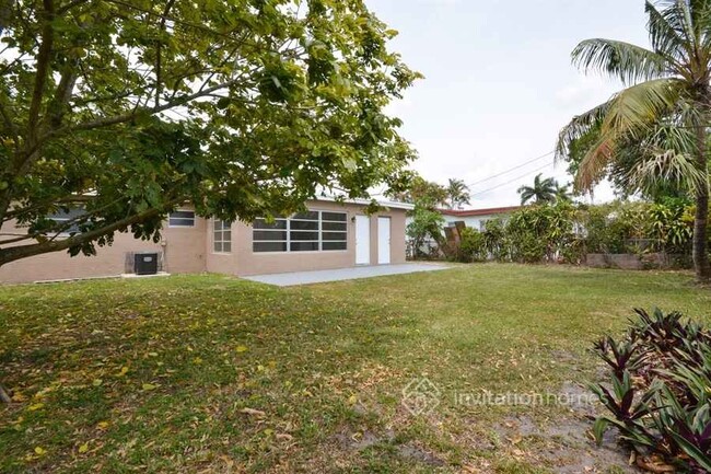 4290 NW 38th Ave in Fort Lauderdale, FL - Building Photo - Building Photo