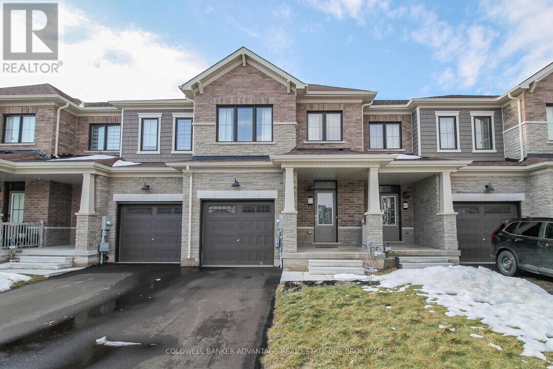77 Keelson St. in Welland, ON - Building Photo