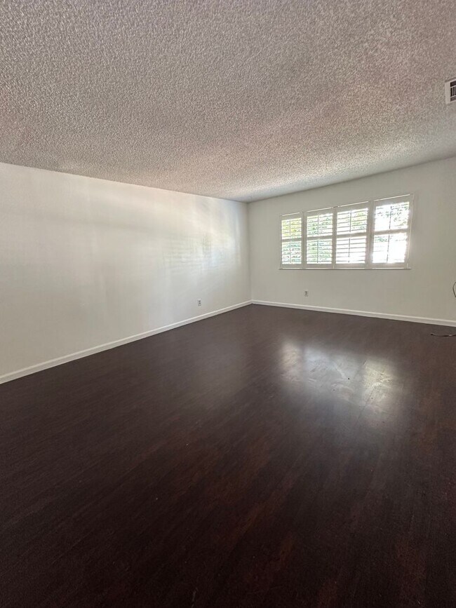 567 E Wigeon Way in Suisun City, CA - Building Photo - Building Photo