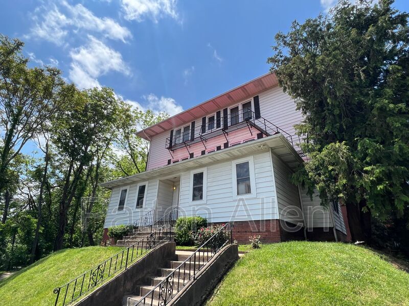 43 Ravenscroft Dr in Asheville, NC - Building Photo