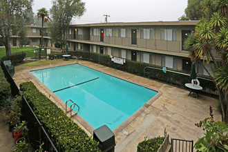 Villa Roma Apartments in Sacramento, CA - Building Photo - Building Photo