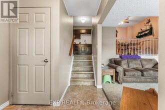 5-105 Woodlawn Ct in Grimsby, ON - Building Photo - Building Photo