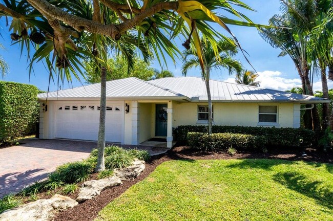 5636 SE Matousek St in Stuart, FL - Building Photo - Building Photo