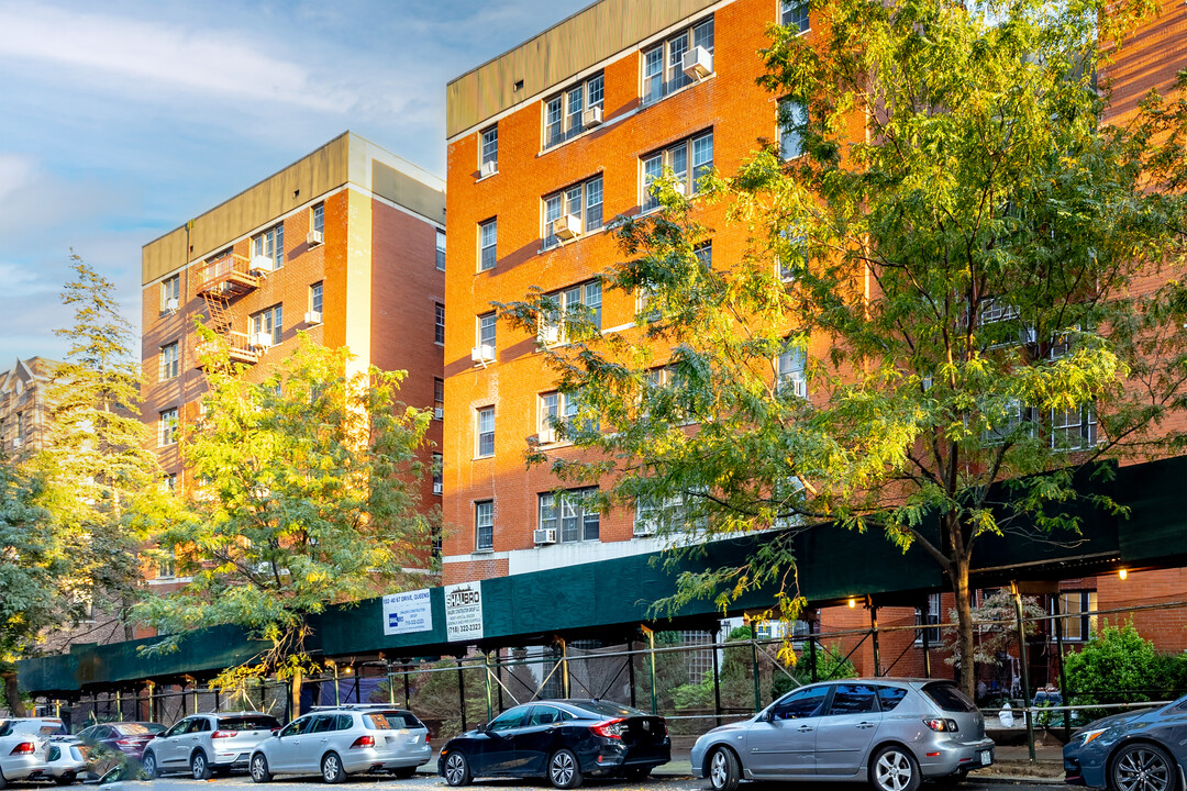 10240 67th Dr in Forest Hills, NY - Building Photo