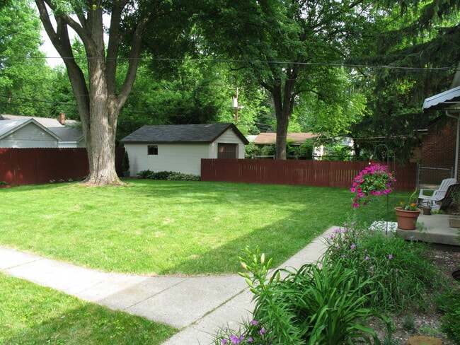 5614 Rosslyn Ave in Indianapolis, IN - Building Photo - Building Photo