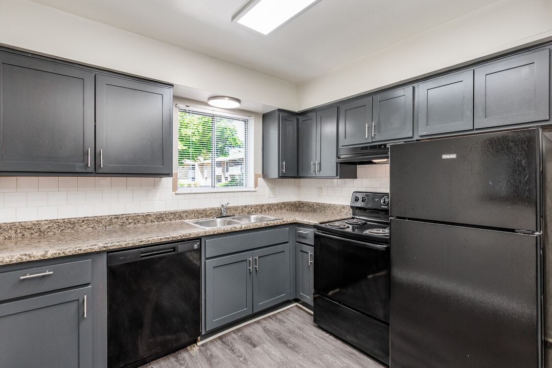 The Grove in Newport News, VA - Building Photo