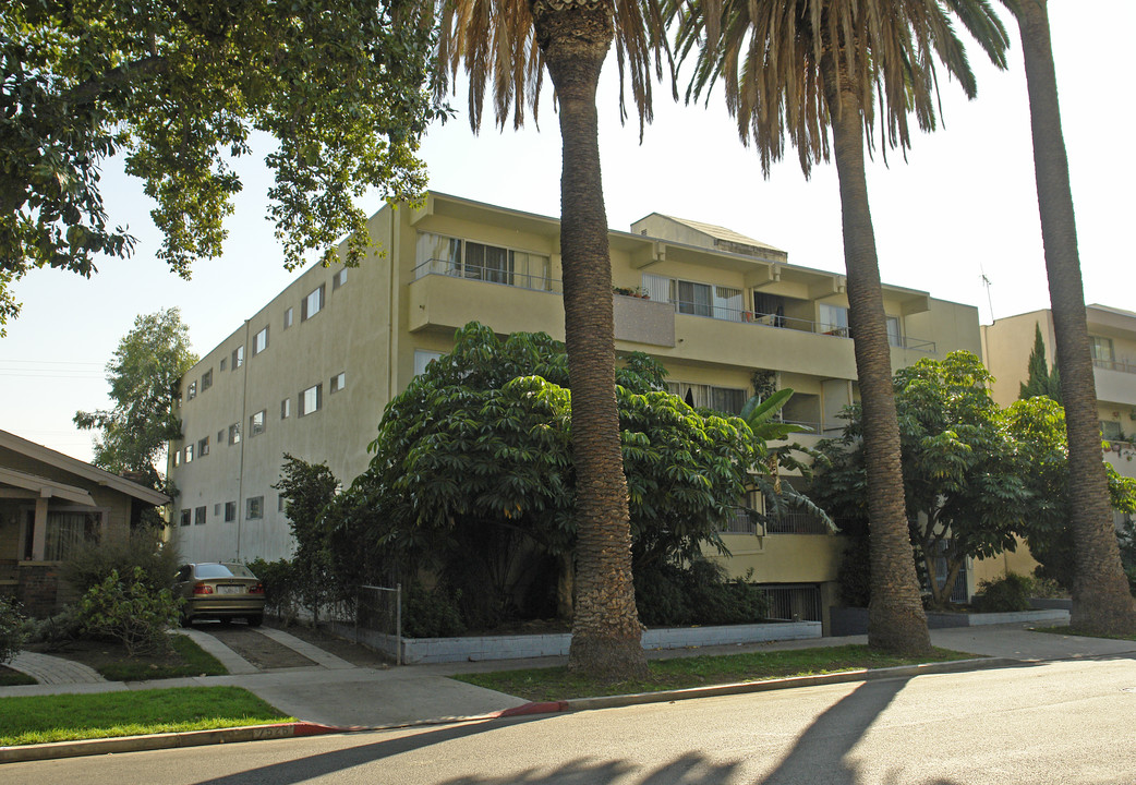 7530 Hampton Ave in Los Angeles, CA - Foto de edificio