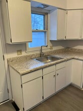 605 E Robinson St in Knoxville, IA - Foto de edificio - Building Photo