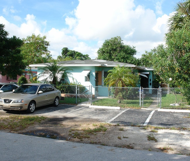 1037 NE 10th Ave in Fort Lauderdale, FL - Building Photo - Building Photo