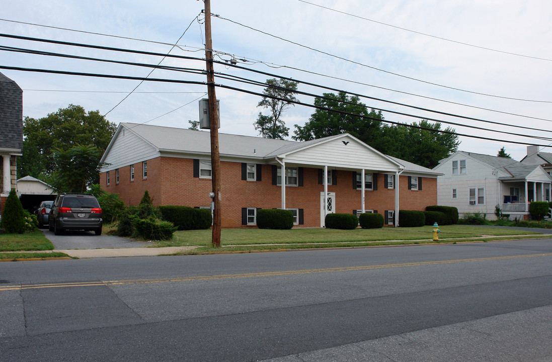 221 S Jefferson St in Frederick, MD - Building Photo