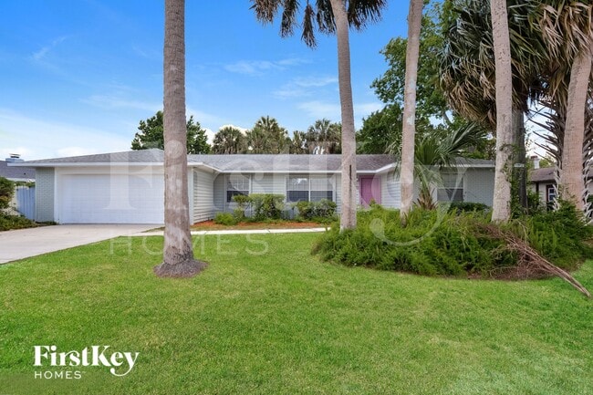 833 Pine Forest Trail W