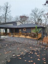 6410 Tuggle Dr in Buford, GA - Building Photo