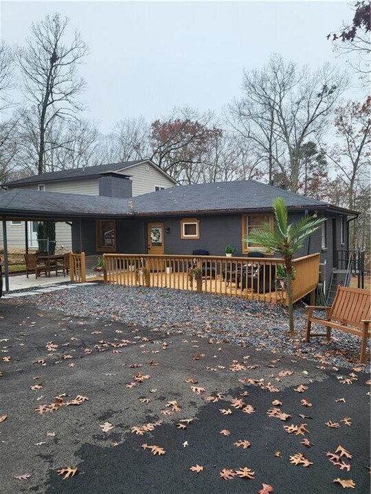 6410 Tuggle Dr in Buford, GA - Building Photo