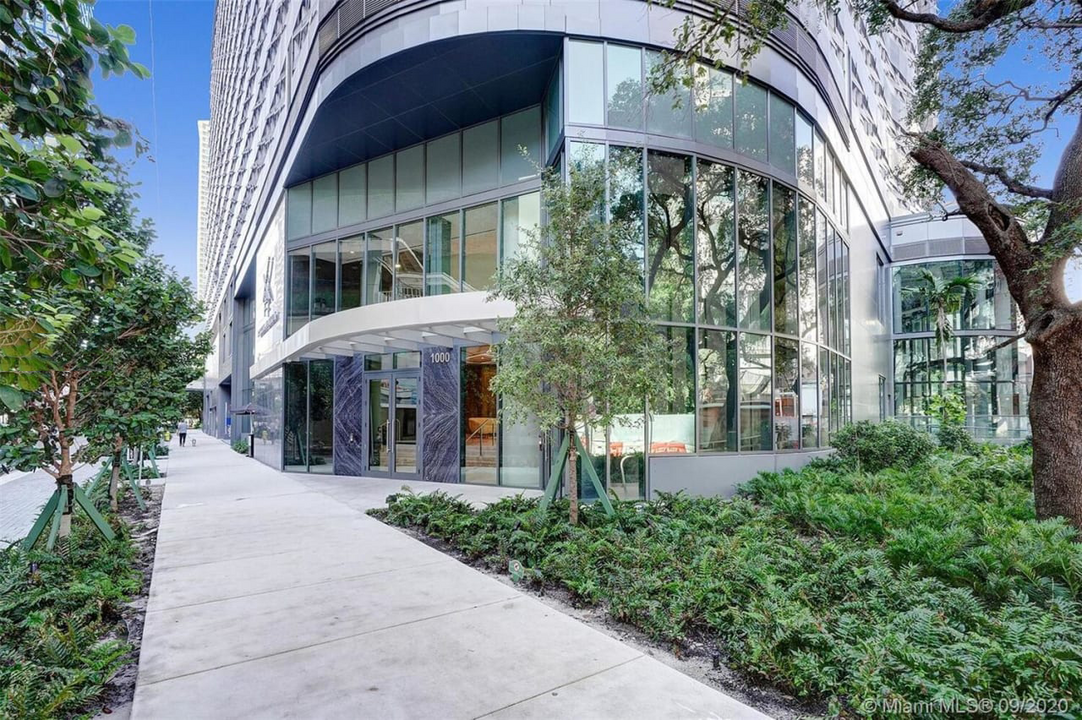 1000 Brickell Plz, Unit 22 in Miami, FL - Building Photo
