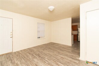 1703 Cedarhill Dr in Killeen, TX - Foto de edificio - Building Photo