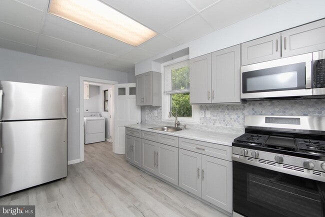 231 E Knight Ave in Collingswood, NJ - Building Photo - Building Photo