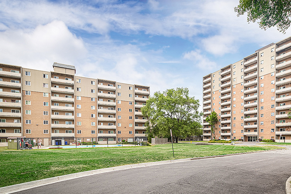 St. James Place in London, ON - Building Photo