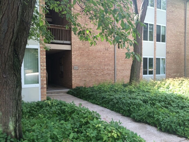 property at 5825 Oakwood Dr
