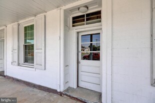 2693 W Philadelphia Ave in Oley, PA - Building Photo