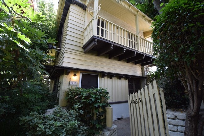 1008 Orange Grv Ave, Unit 1035 in Los Angeles, CA - Building Photo - Building Photo