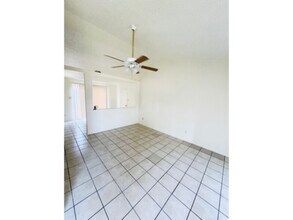10818 Sunnydale Dr in Dallas, TX - Building Photo - Building Photo